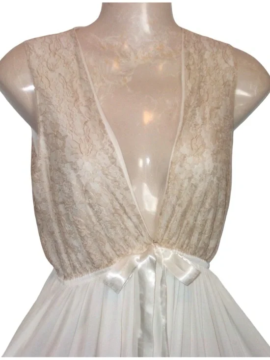 Vintage Ivory Lace Nightgown Plunge Bridal Boudoir ILGWU Union Made M - Picture 5 of 13